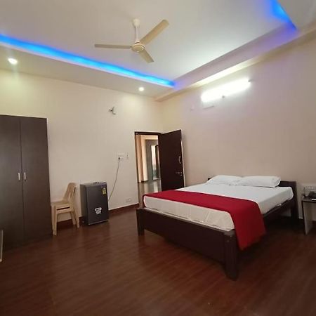 Ss Lodge Devanahalli Exteriör bild