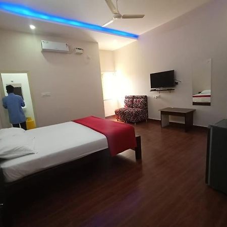Ss Lodge Devanahalli Exteriör bild