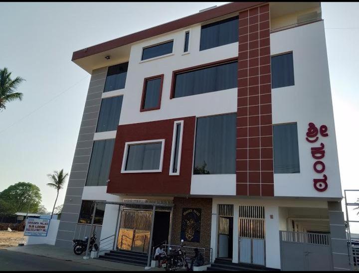 Ss Lodge Devanahalli Exteriör bild