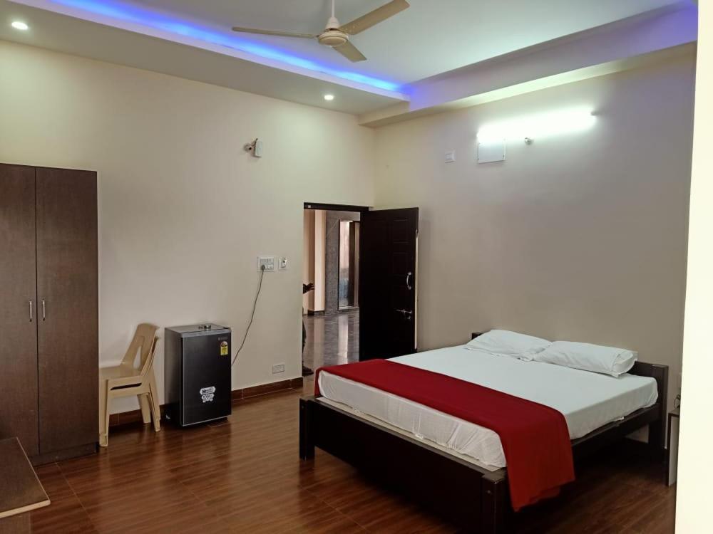 Ss Lodge Devanahalli Exteriör bild