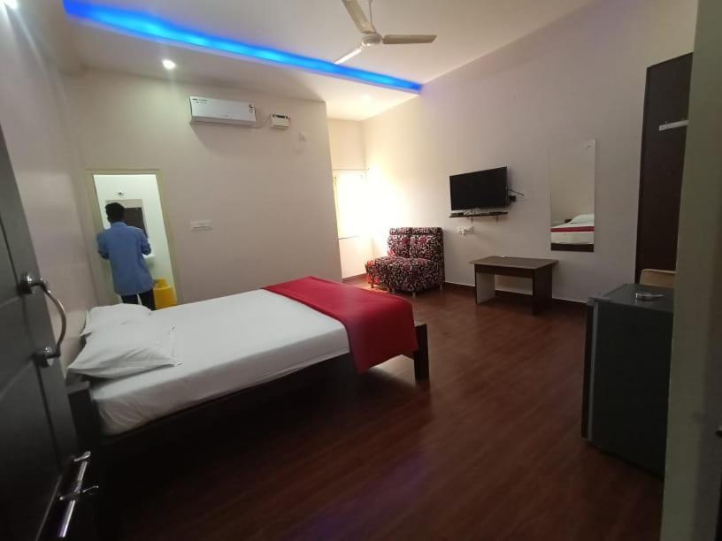 Ss Lodge Devanahalli Exteriör bild